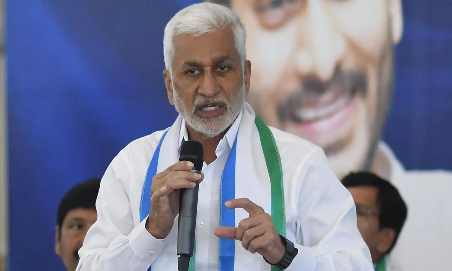 I will not leave even YCP leaders.. Vijayasai Reddy warning