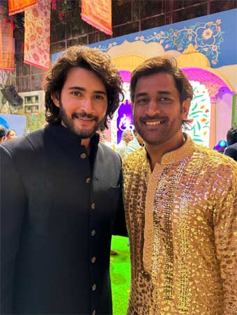 Photo Moment: Mahesh's stylish click with Dhoni