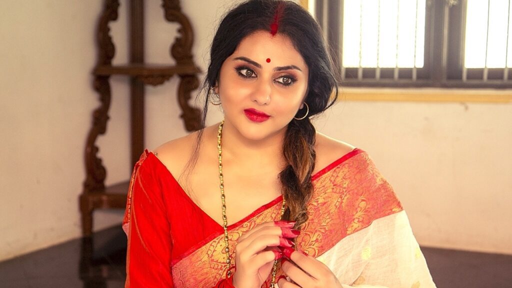 Namitha: They tortured her by not letting her in