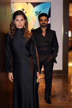 Photo moment: Couple in black.. Upasana with Charan is the same pic