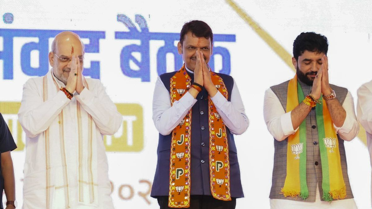 Fadnavis Addresses Opposition by Focusing on Maharashtra’s Growth