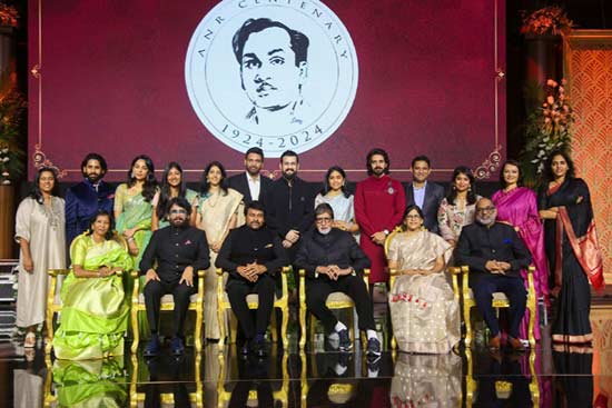 Photo Moment: Megastar Chiranjeevi, Amitabh Bachchan with Akkineni family