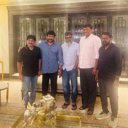 Photo Moment: Makers of 'Pushpa-2' with Megastar Chiranjeevi | Latest Telugu Movie News, Reviews, OTT, OTT Reviews, Ratings