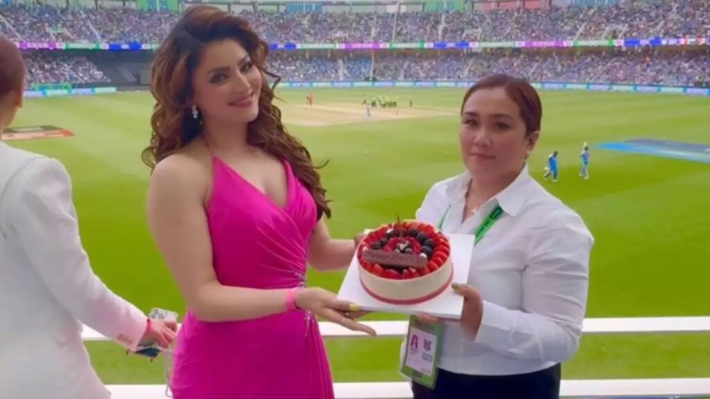 URVASHI RATELA Celebrates Birthday in Dubai Cricket Stadium