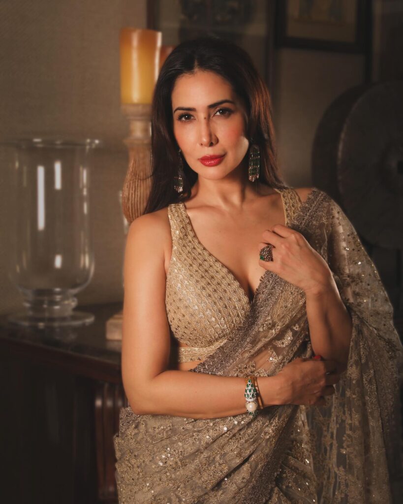 KIM SHARMA STUNNING 44-YEAR LOOK