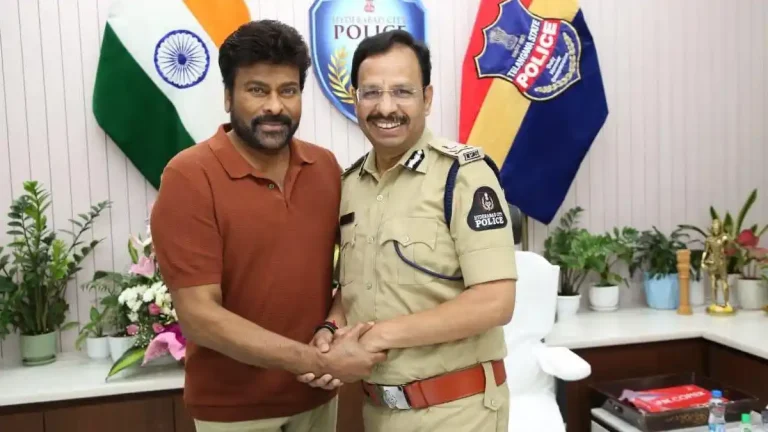 Photo Second: Chiranjeevi meets Hyderabad Commissioner VC Sajjanar Photo Second: Chiranjeevi meets Hyderabad Commissioner VC Sajjanar