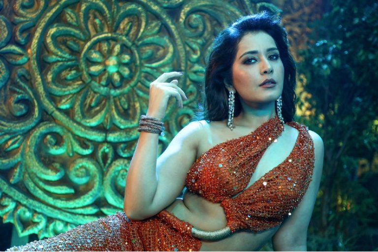 Rashi Khanna Afire with a Tamil director? Rashi Khanna Afire with a Tamil director?