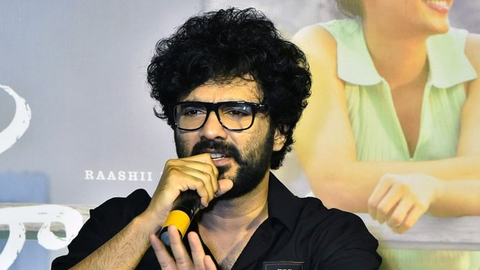 Siddu Jonnalagadda: Sidhu "Womanizer" controversy .. Jonnalagadda given by Strong Siddu Jonnalagadda: Sidhu "Womanizer" controversy .. Jonnalagadda given by Strong Warning !!