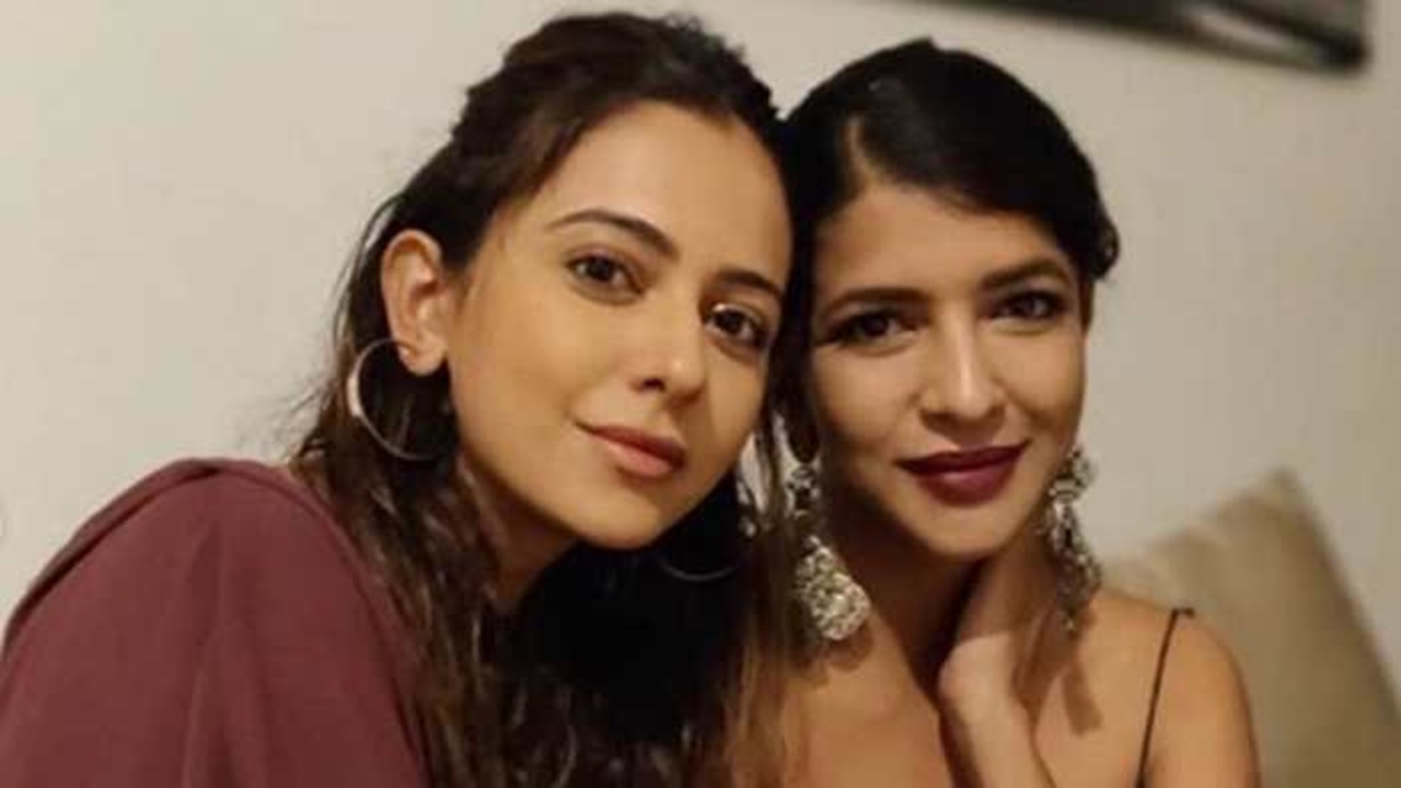 Manchu Lakshmi: Can't bear it anymore.. Manchu Lakshmi gave a strong warning to Rakul.. What occurred? Manchu Lakshmi gives a strong warning to Rakul