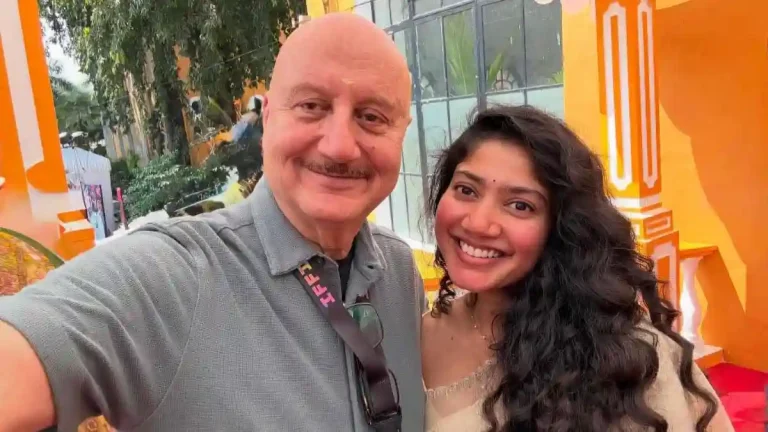 Photo Second: Anupam Kher and Sai Pallavi Click a Sweet Selfie at IFFI Photo Second: Anupam Kher and Sai Pallavi Click a Sweet Selfie at IFFI