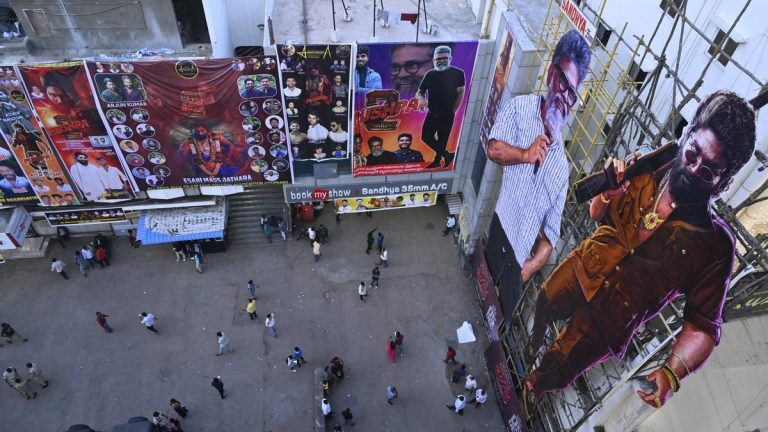 Pushpa 2: Pushpa 2 case still haunting Allu Arjun.. Charge sheet filed against 23 people including Allu Arjun!!