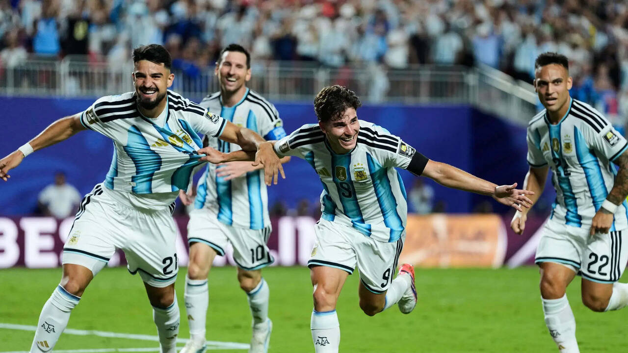 Argentina: Alvarez saves the day again 1783914028_photo.jpg