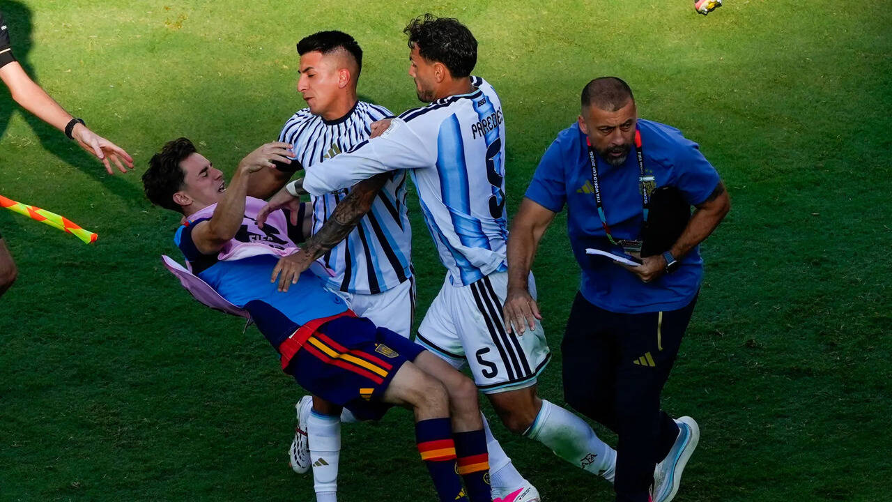 Leandro Paredes: Ibrahimovic’s brutal headbutt threat 1784721696_photo.jpg