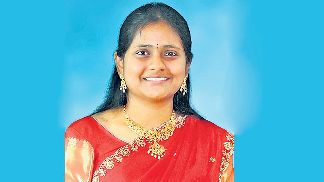 Shreya: Engineering Student Driven to Suicide by Faculty Harassment వాసవి విద్యార్థిని ఆత్మహత్య