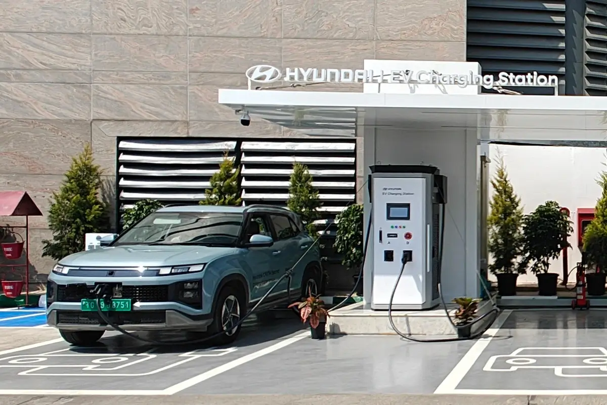 myHyundai App: 30K+ EV Charge Points Across India Hyundai Expands EV Charging Network To 30,000+ Points Across India