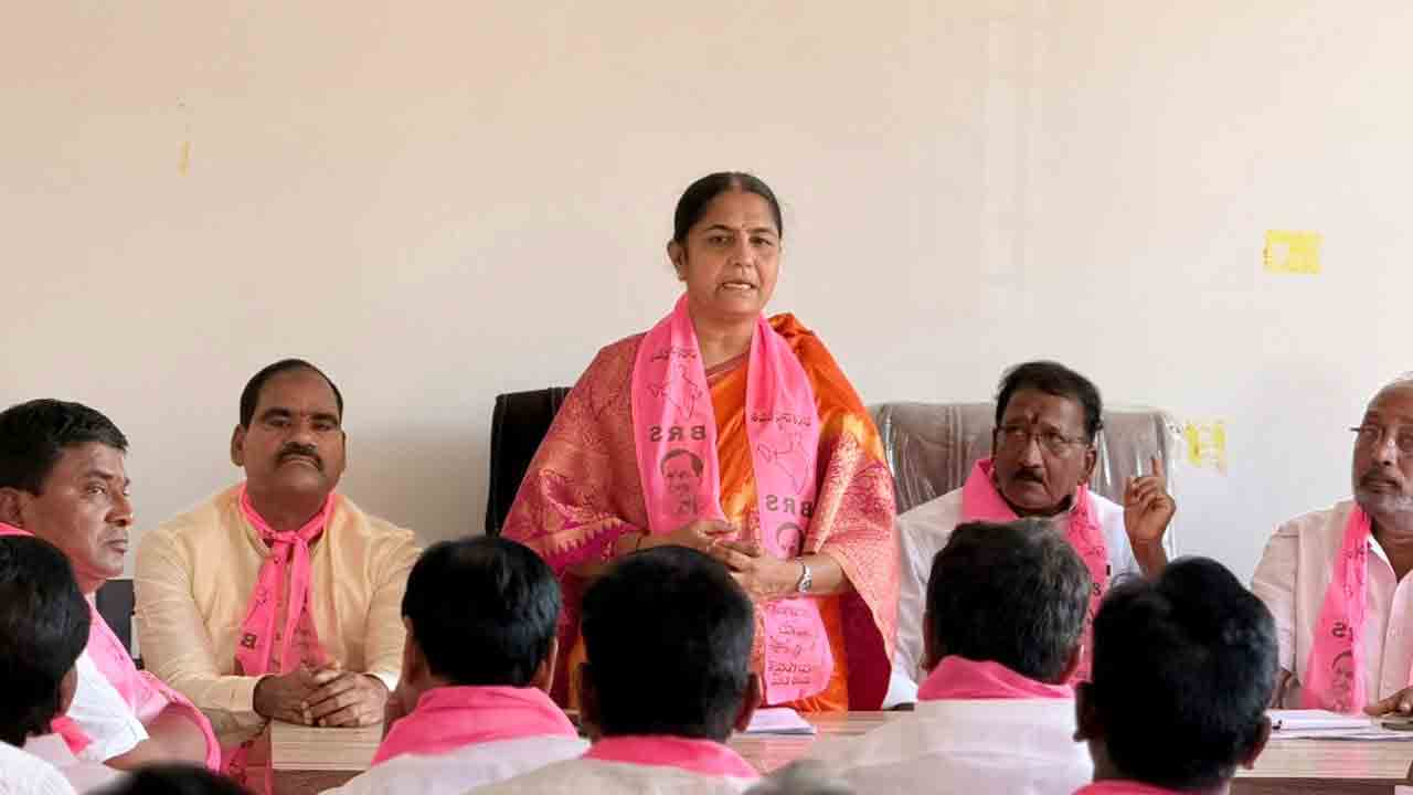Sunitha Lakshmareddy: Counter attack on CM in POCSO case Sunitha lakshma reddy