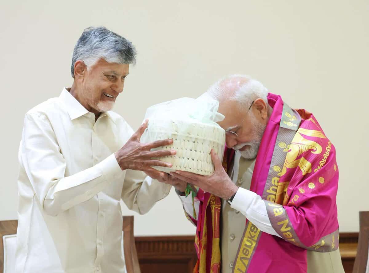 మోడీ చంద్రబాబుతో ప్రకటన చేయిస్తారా