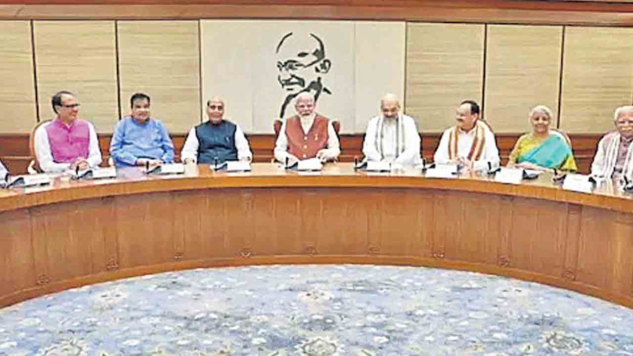 కేంద్ర సర్కార్‌కు మూడో వెనకడుగు!