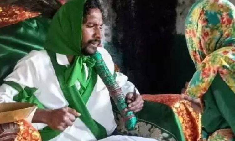 బాబా అవతారం.. దొరికిపోయిన రౌడీషీటర్!