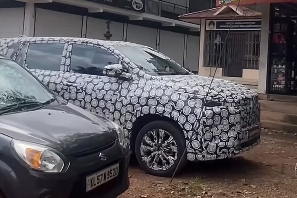 Toyota Innova HyCross Facelift Prototype