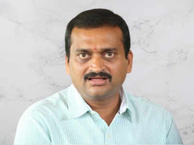 Bandla Ganesh Breaks Down at Daughter's Wedding; Tollywood Stars Attend bandla-ganesh-janani-wedding-chiranjeevi