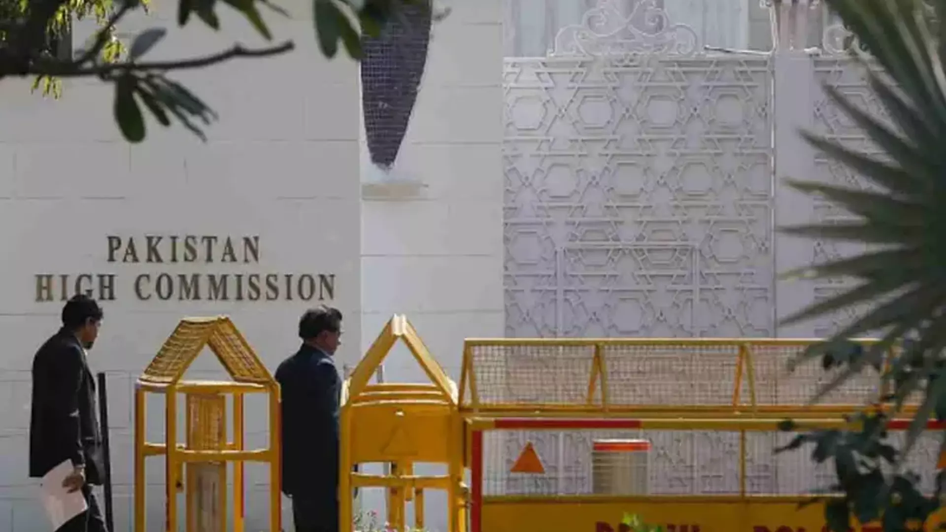 India Removes Security Cordon Outside Pakistan Mission in Delhi India Removes Security Cordon Outside Pakistan Mission in Delhi